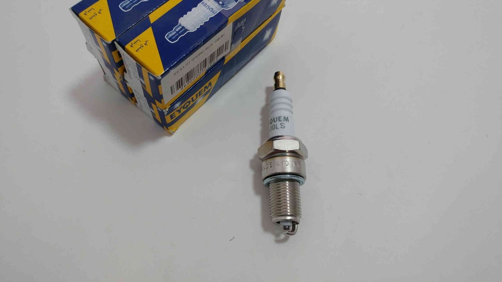 [EYQUEM 600LS] R9 85-93 Spring Buji Takım (4 Adet) 7700500012